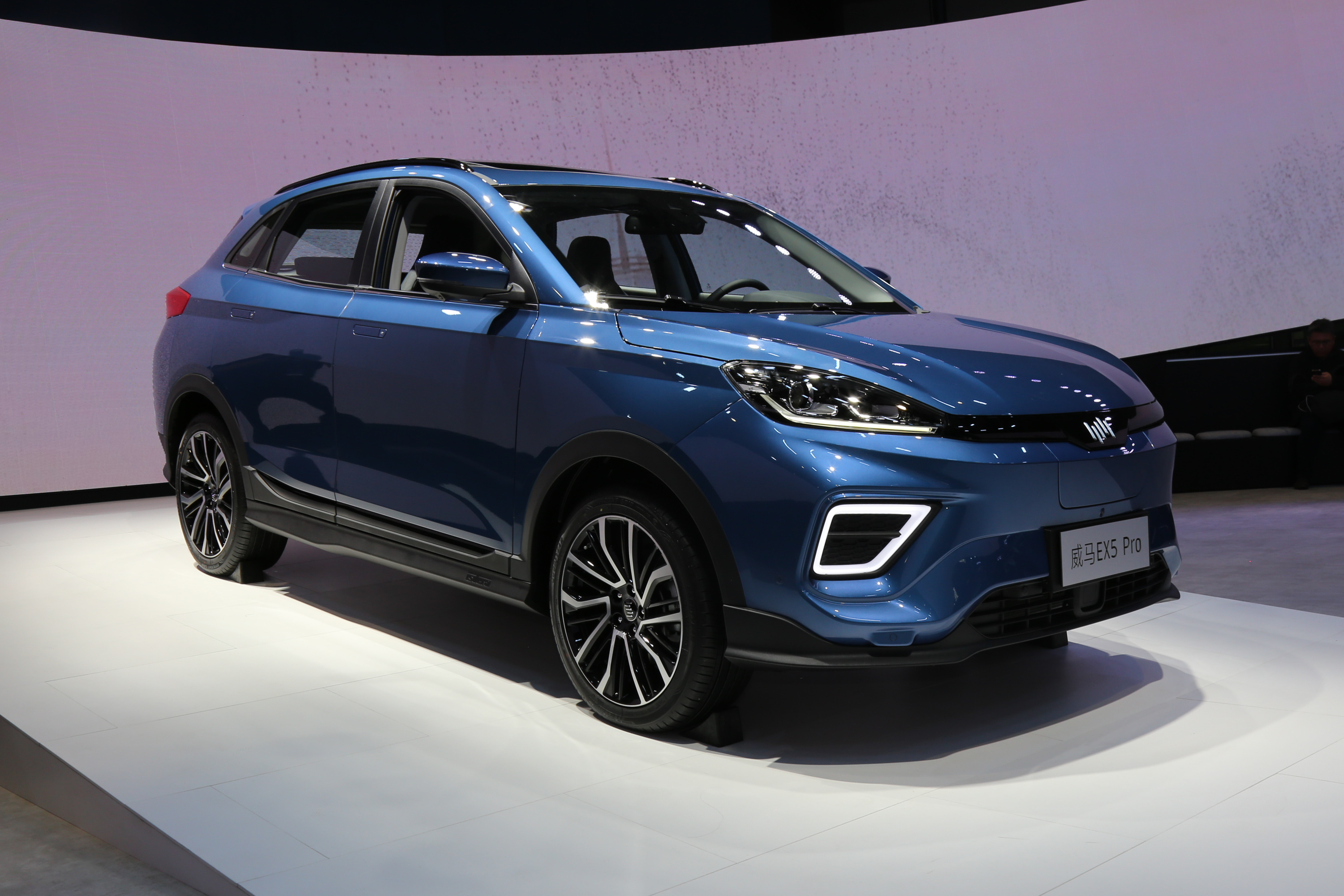 威马汽车又推新车,萧敬腾代言,秒杀特斯拉