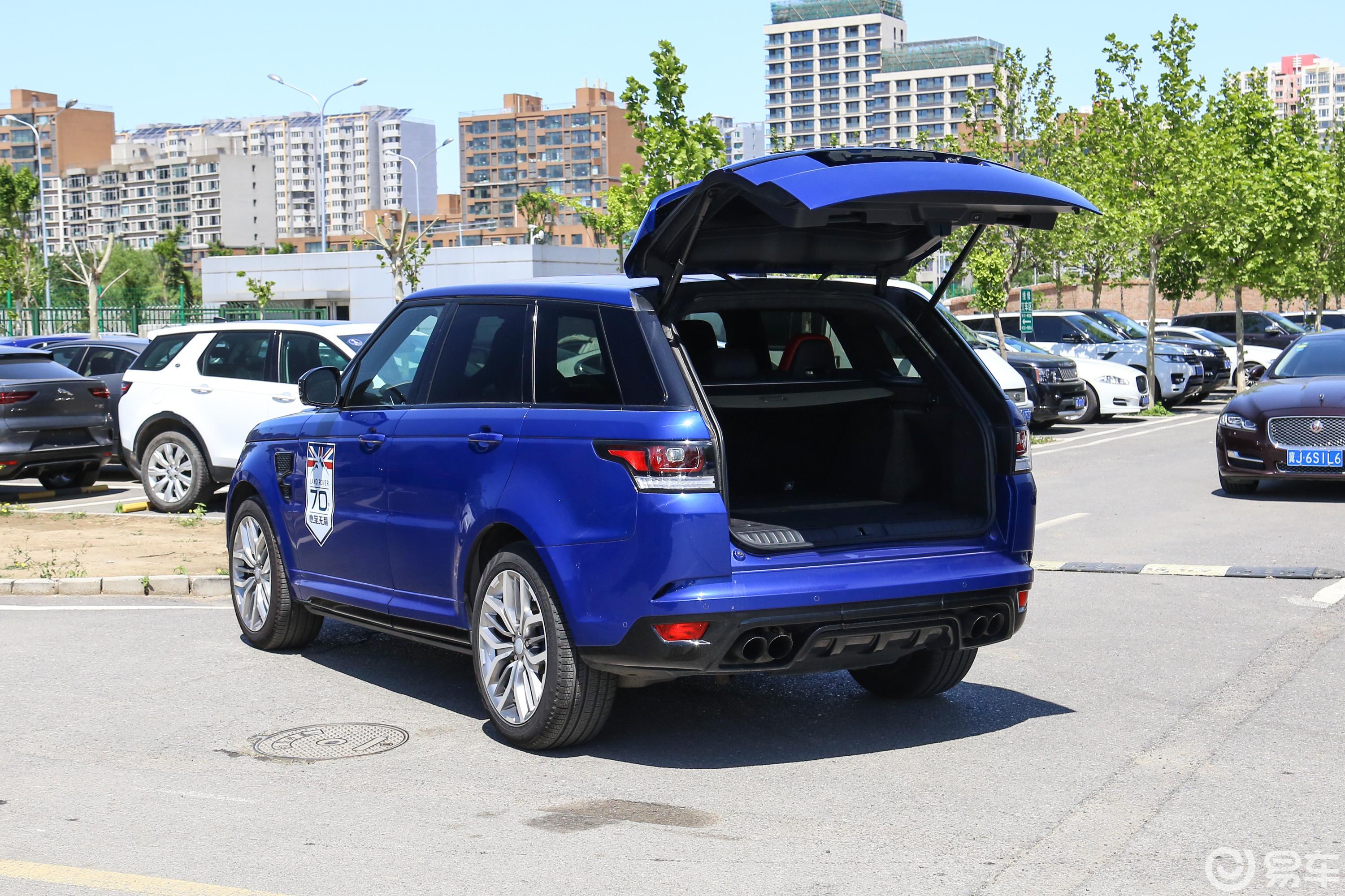 【揽胜运动版2018款5.0 v8 svr空间汽车图片-汽车图片大全】-易车