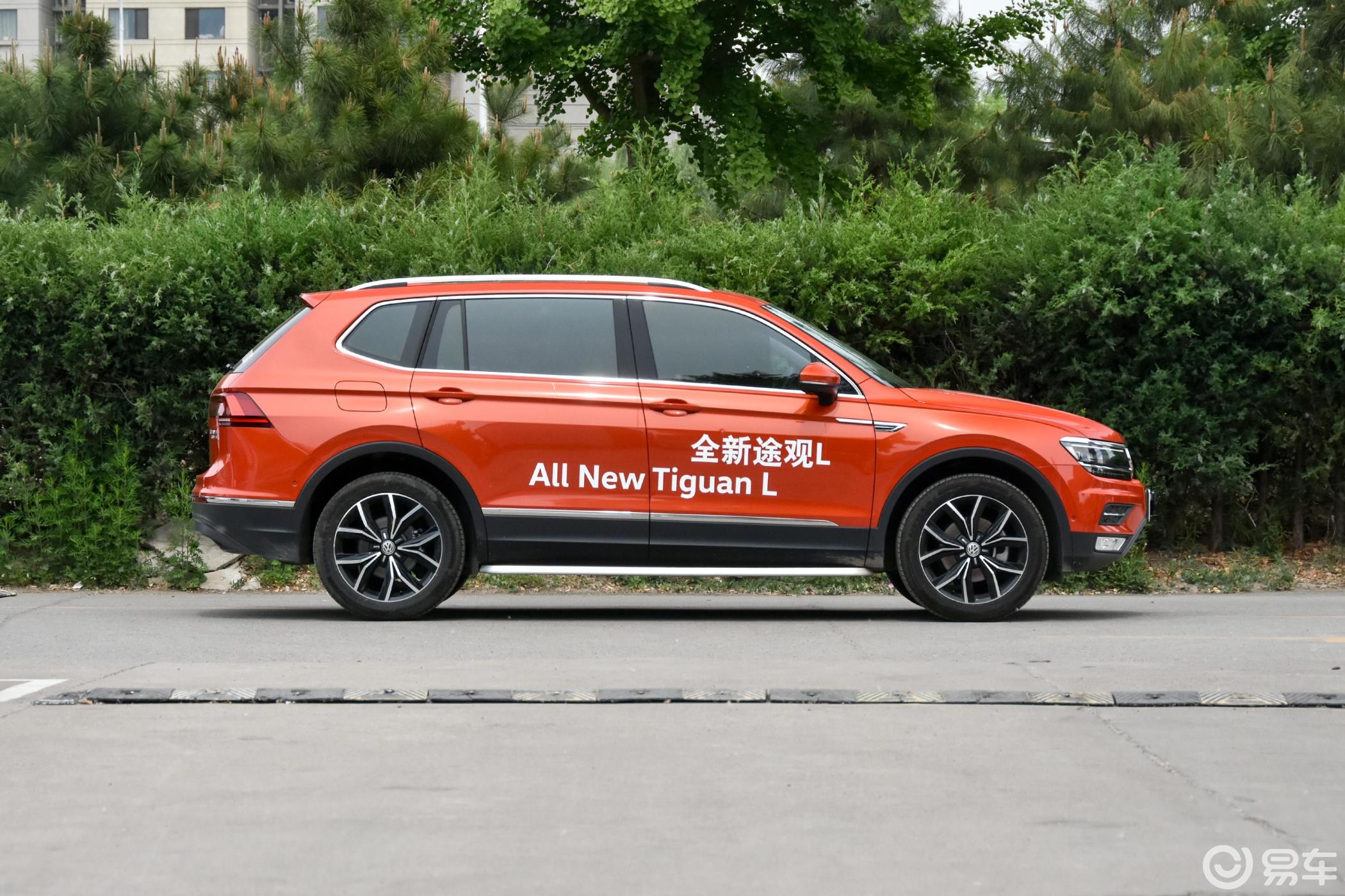 【途观l2019款330tsi 双离合 两驱 智动豪华版 国v正侧车头向右水平