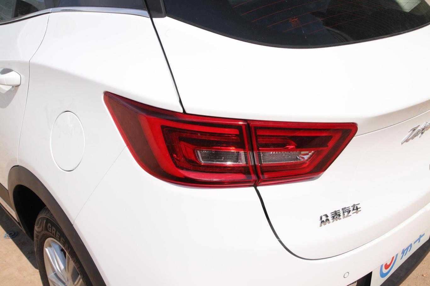 众泰t3001.5l 手动 小强版尾灯侧45度俯拍