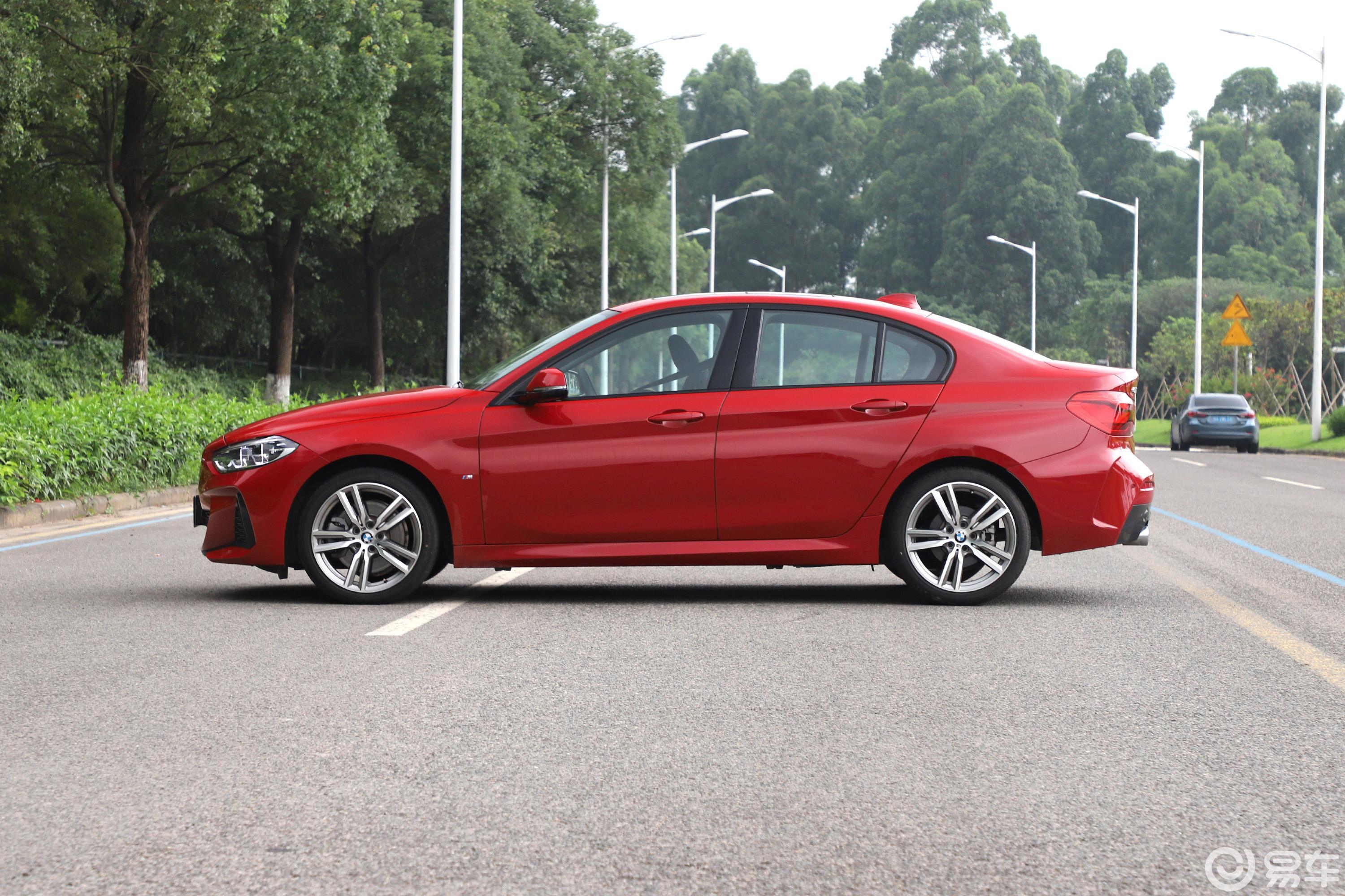 【宝马1系2019款120i m运动套装正侧车头向左水平汽车图片-汽车图片