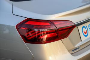 尾灯侧45度俯拍