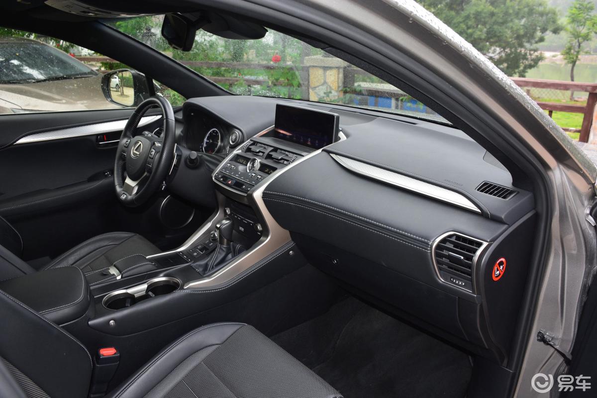 【雷克萨斯nx2018款300 f sport 国v内饰全景副驾驶员方向汽车图片