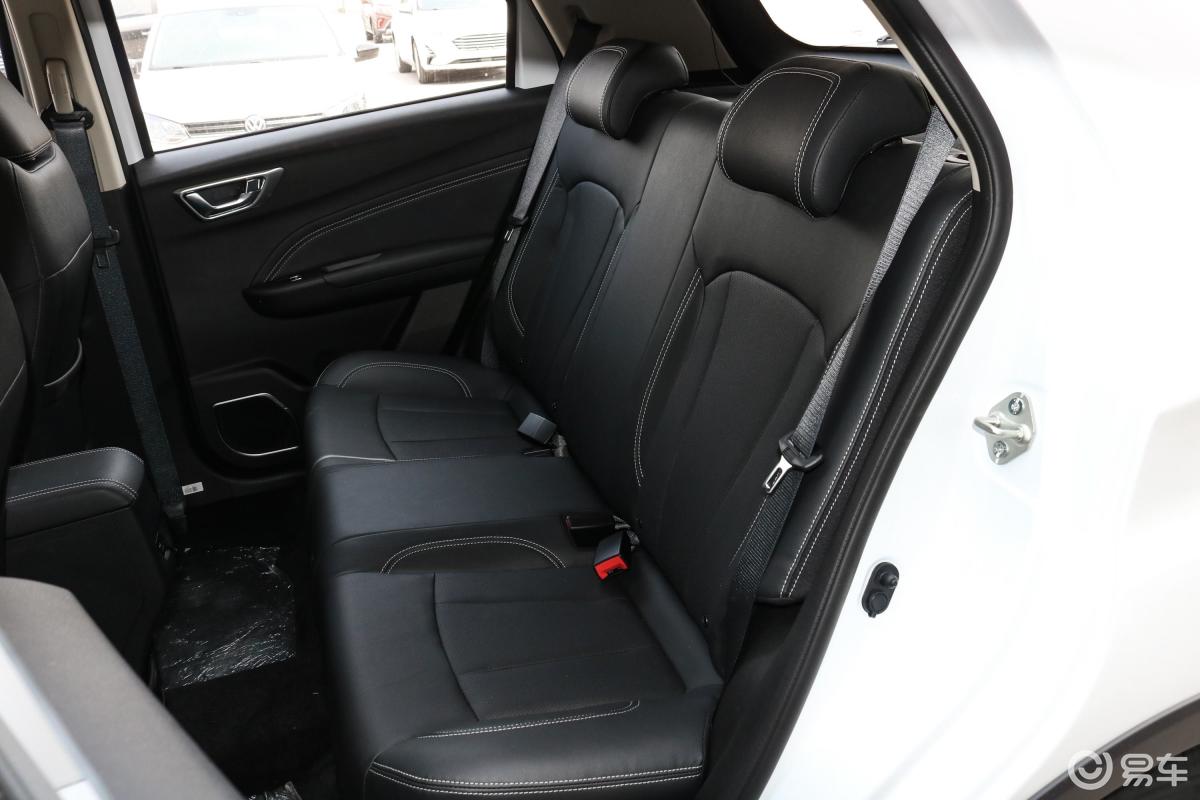5l 手动 尊贵型后排座椅汽车图片-汽车图片大全】-易车