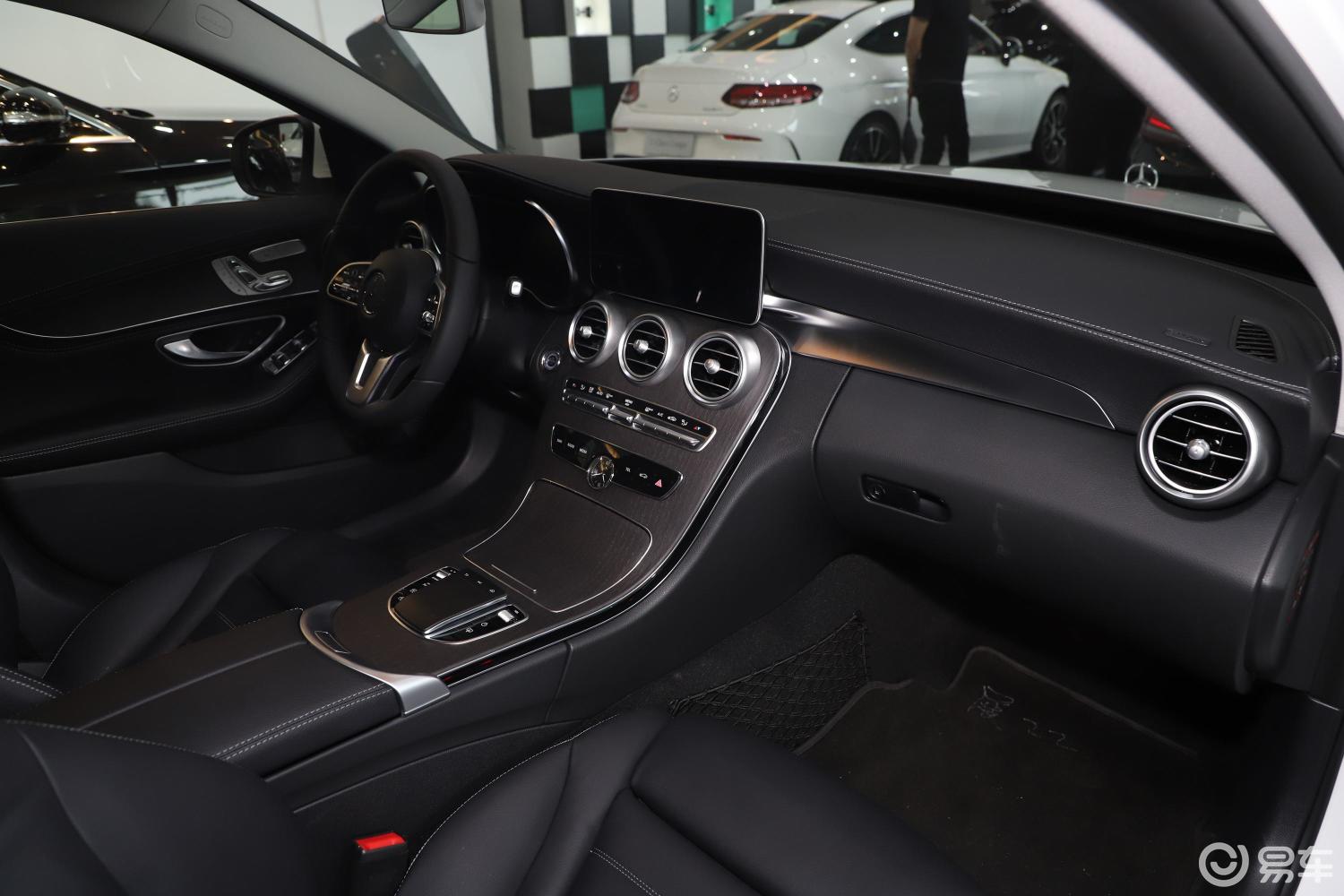 【奔驰c级2019款c 300 l内饰全景副驾驶员方向汽车图片-汽车图片大全