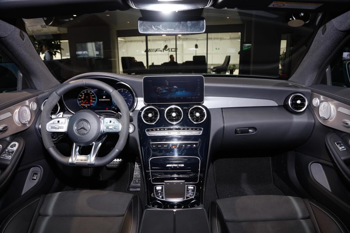 奔驰c级 amgc 63 轿跑车内饰