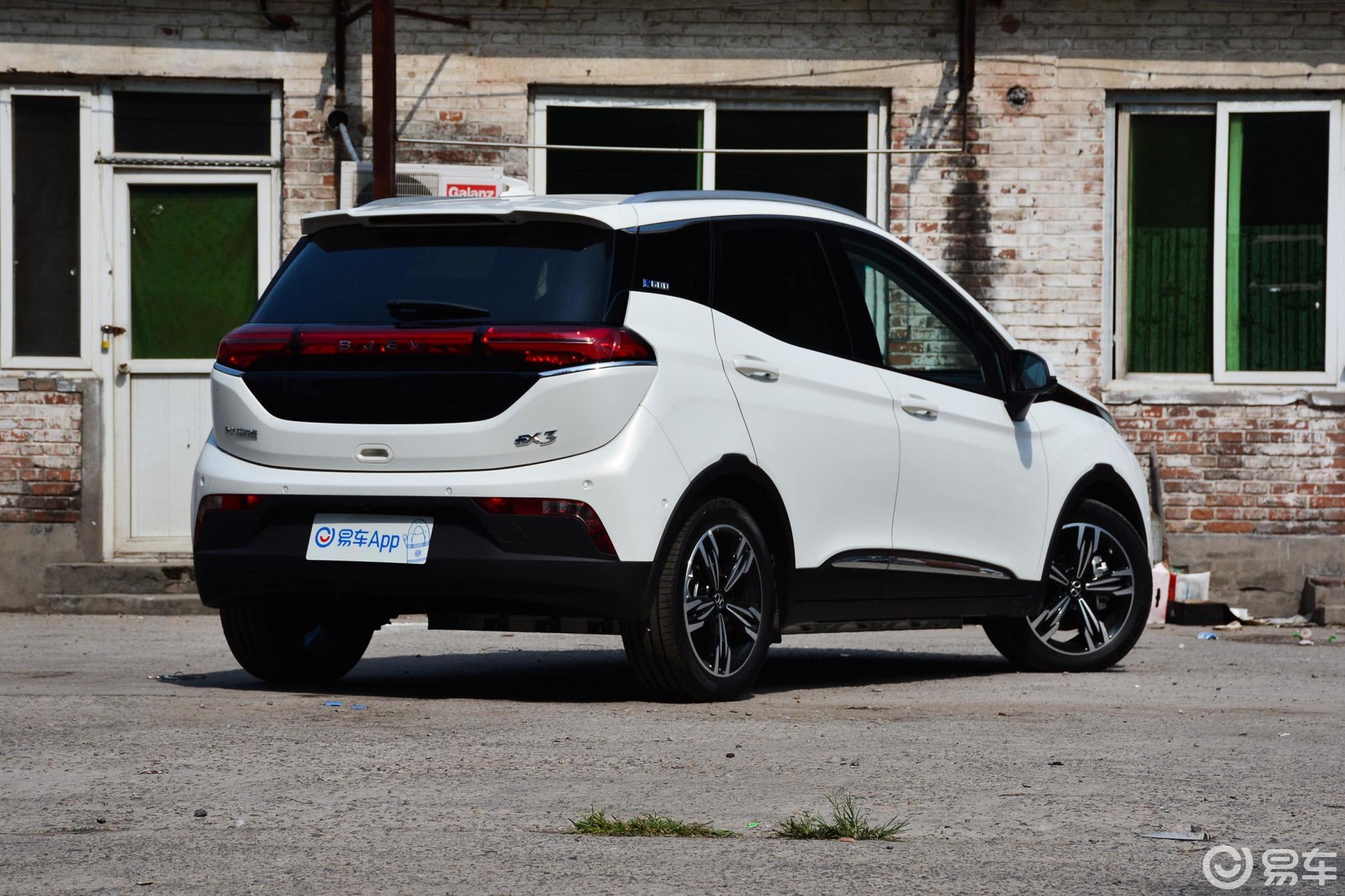 【北汽新能源ex32019款r600 劲潮版侧后45度车头向右水平汽车图片