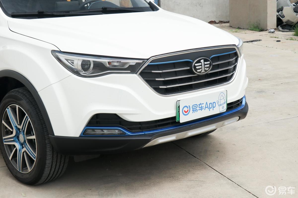 【奔腾x40 ev2019款ev400 舒适版前格栅侧俯拍汽车图片-汽车图片大全