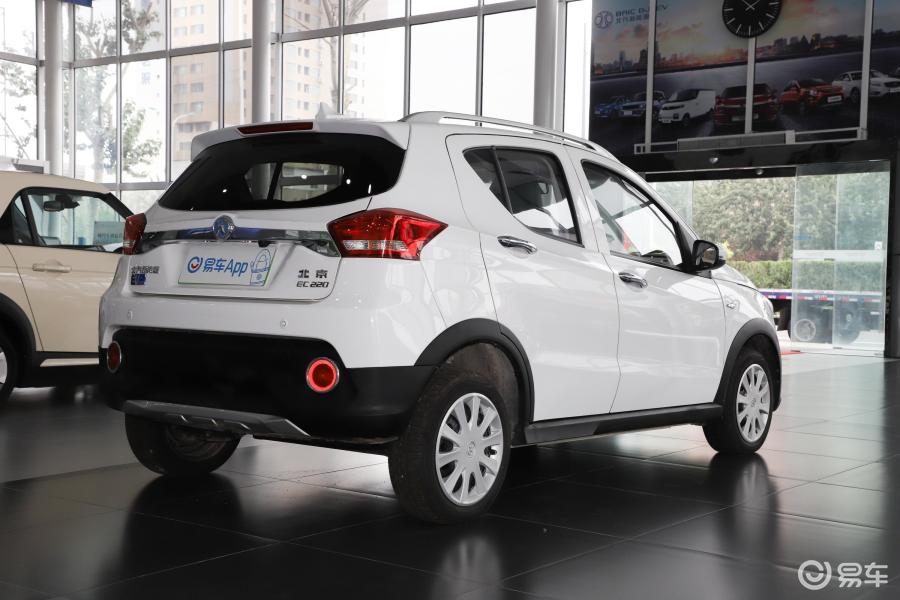 【北汽新能源ec2018款ec220 精英版侧后45度车头向右水平汽车图片