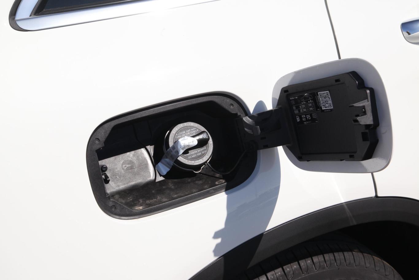 奔驰glcglc 300 l 4matic 动感型油箱盖