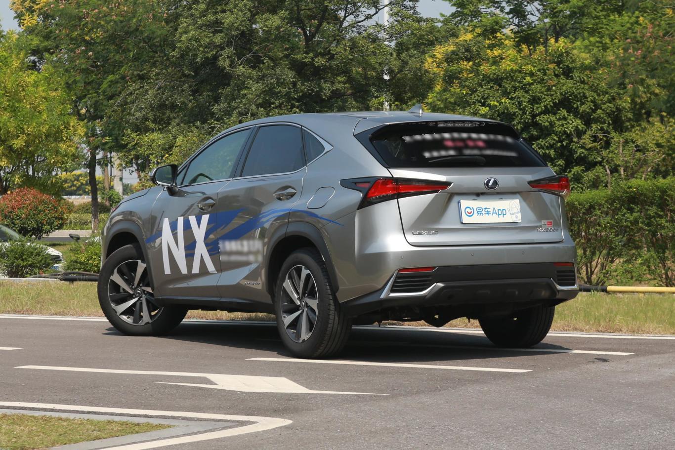雷克萨斯nx300h 四驱 锋致版 国vi侧后45度车头向左水平