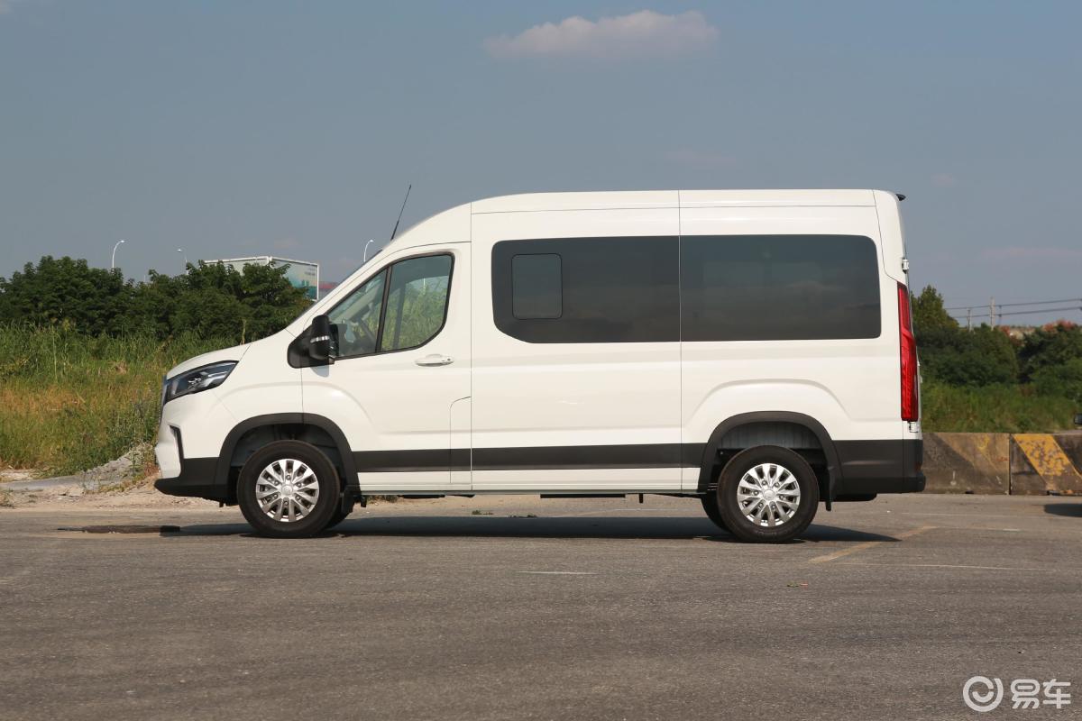 0t 手动 后驱后单胎 长轴高顶 7座正侧车头向左水平汽车图片-汽车图片