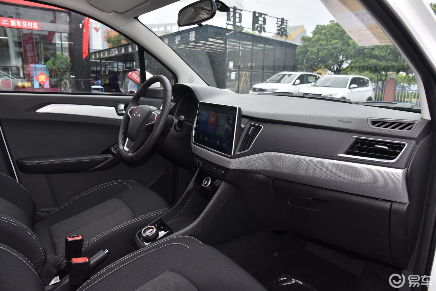 【哪吒n012020款430v内饰全景副驾驶员方向汽车图片-汽车图片大全】