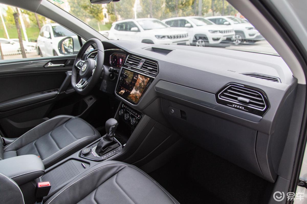 【途观l2019款380tsi 双离合 四驱 r-line旗舰版 7座 国vi内饰全景副