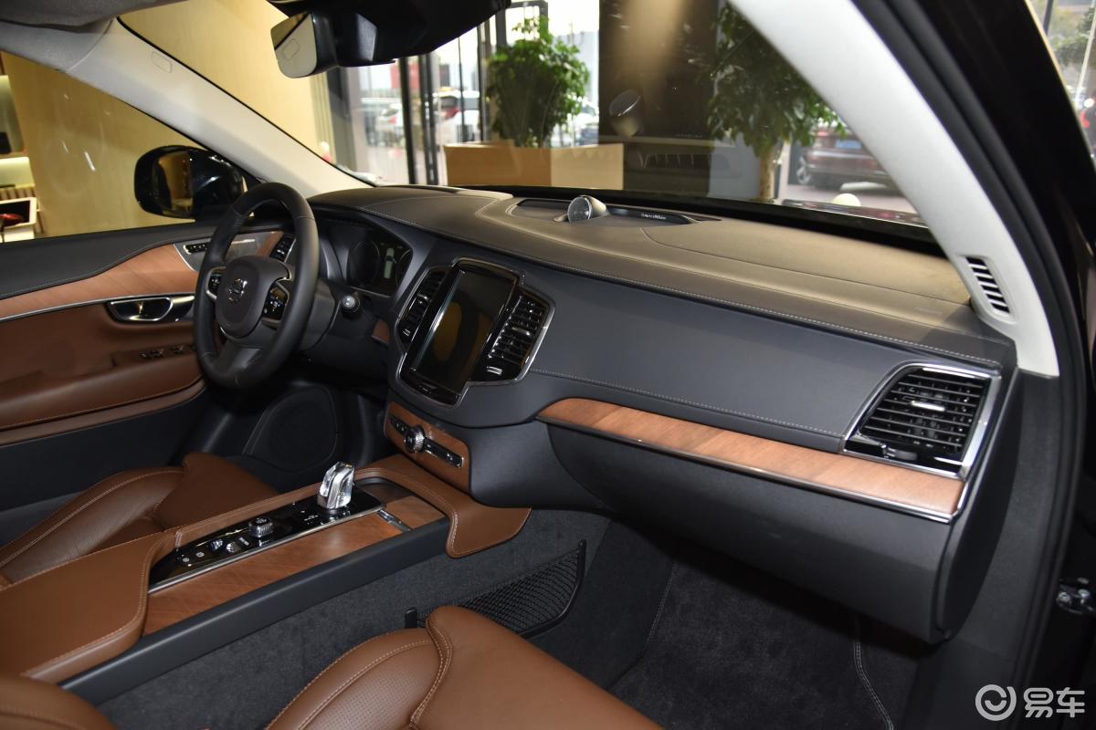 【沃尔沃xc90 插电混动2019款t8 智尊版 国Ⅵ内饰全景副驾驶员方向