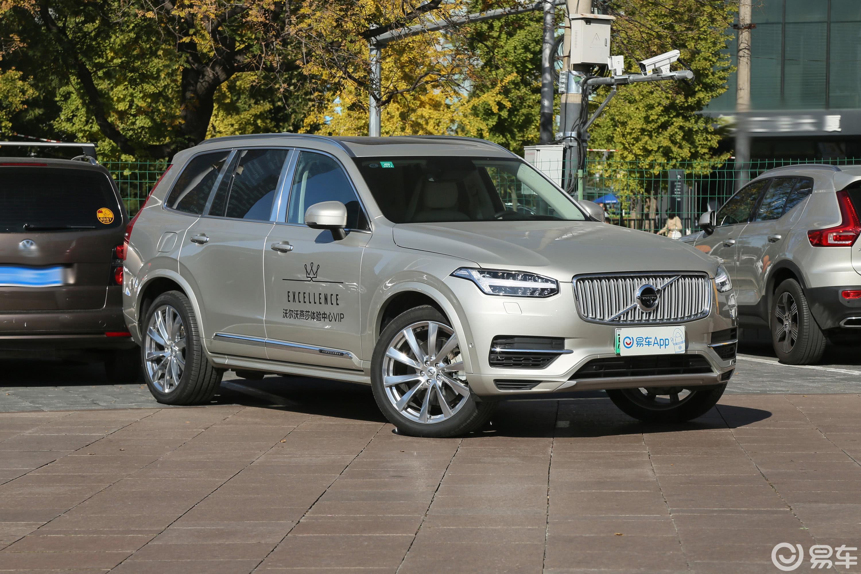 【沃尔沃xc90 插电混动2019款t8 荣誉版 3座 国Ⅵ侧前45度车头向右