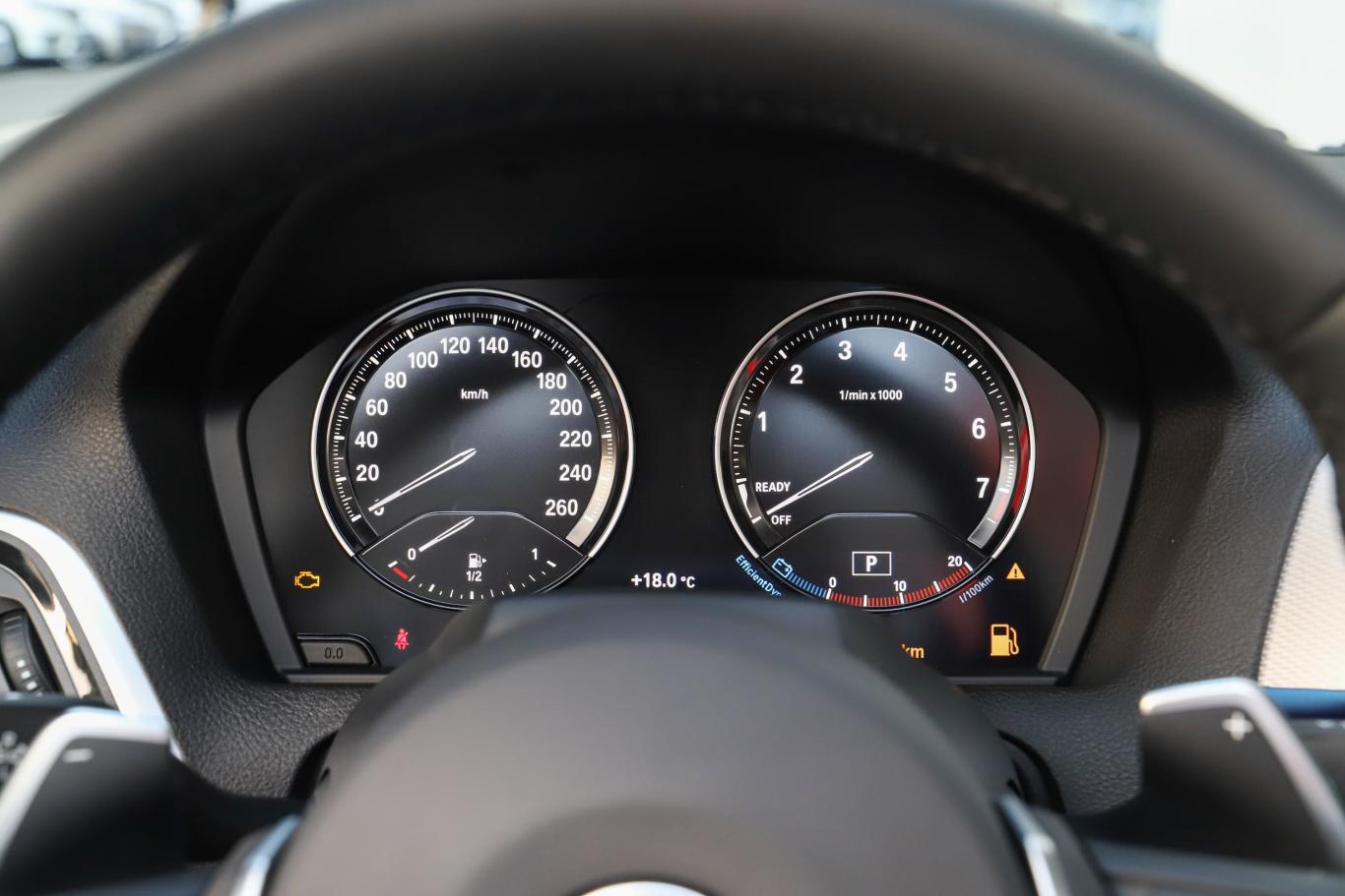 宝马2系敞篷轿跑车 225i 尊享型m运动套装仪表盘