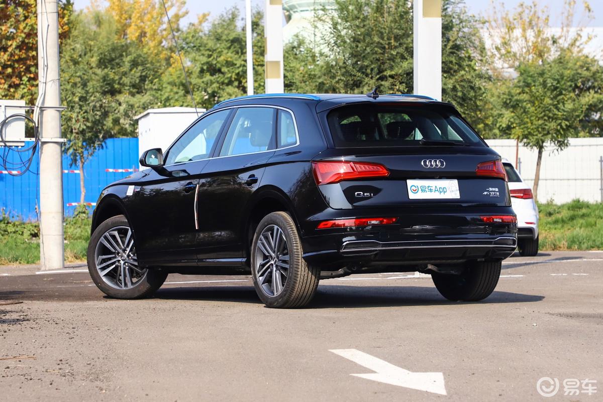 【奥迪q5l2018款45 tfsi 尊享运动版 国vi侧后45度车头向左水平汽车