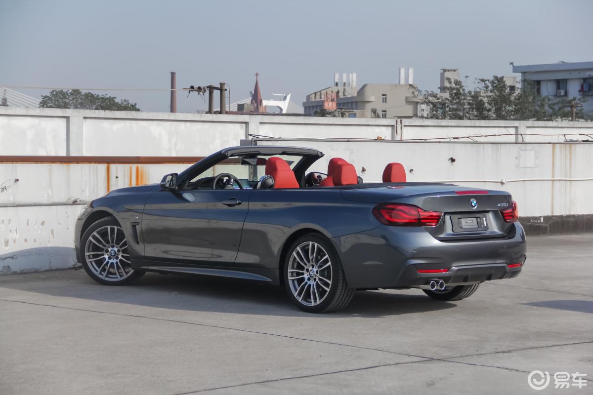【宝马4系2019款敞篷轿跑车 430i m运动曜夜版侧后45度车头向左水平