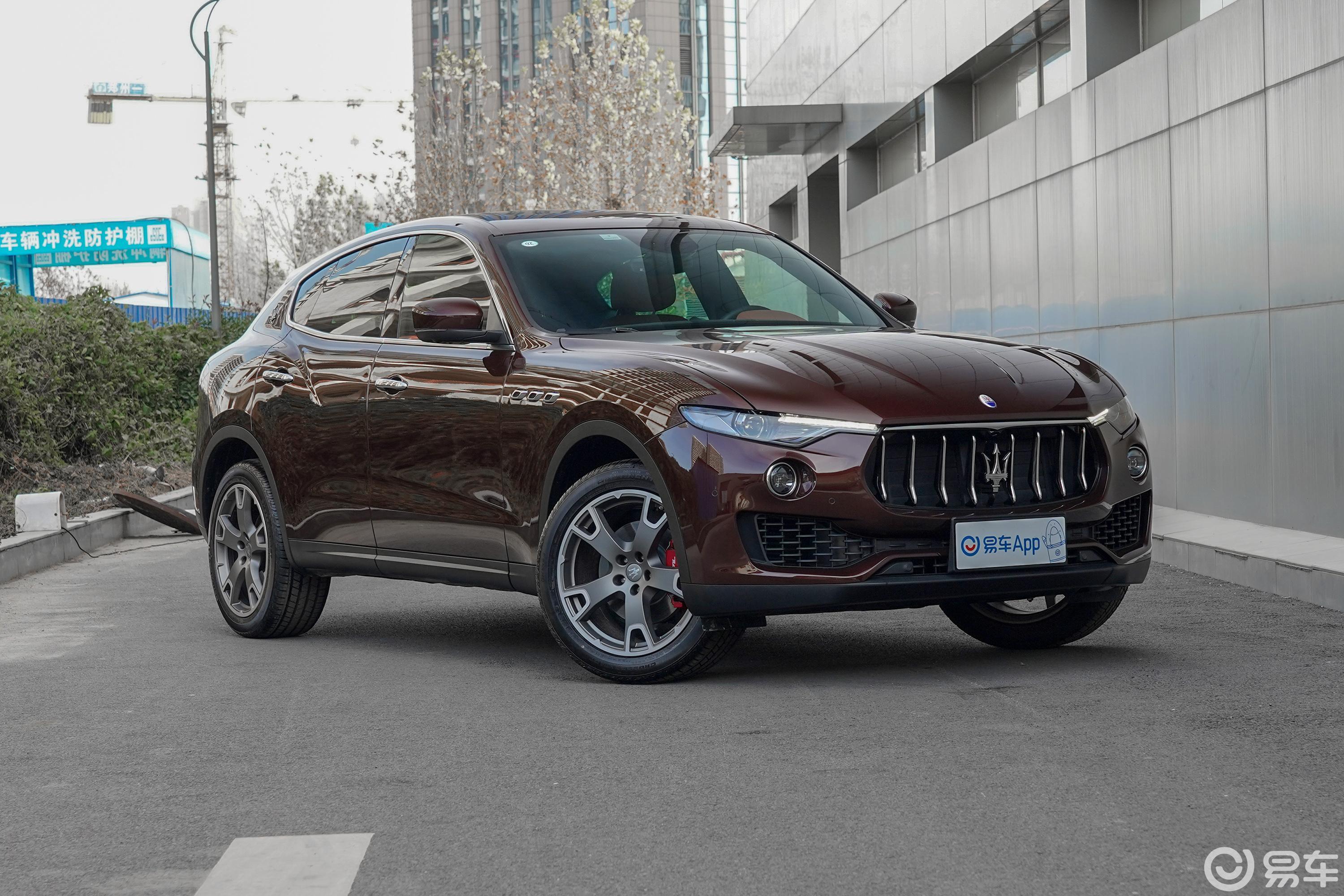 【levante2019款350hp standard标准版侧前45度车头向右水平汽车图片