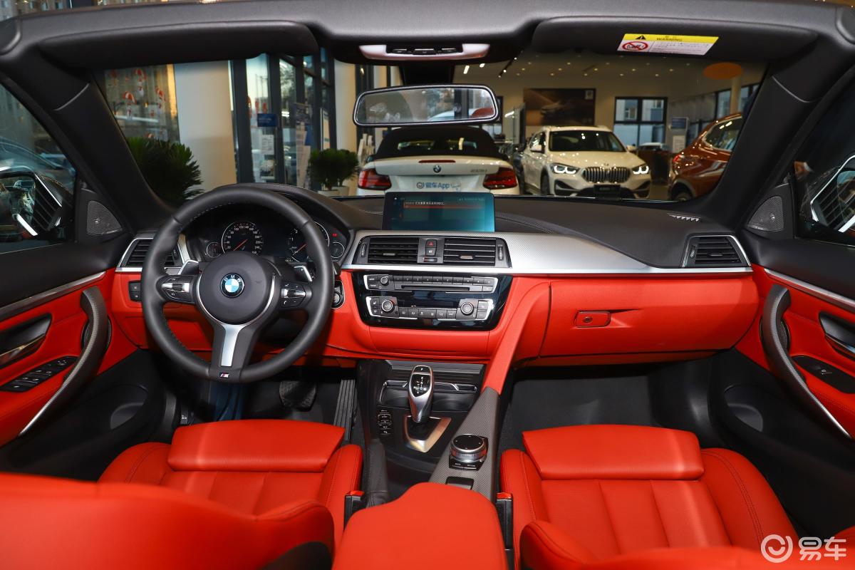 【宝马4系2019款敞篷轿跑车 425i m运动曜夜版内饰全景正拍汽车图片