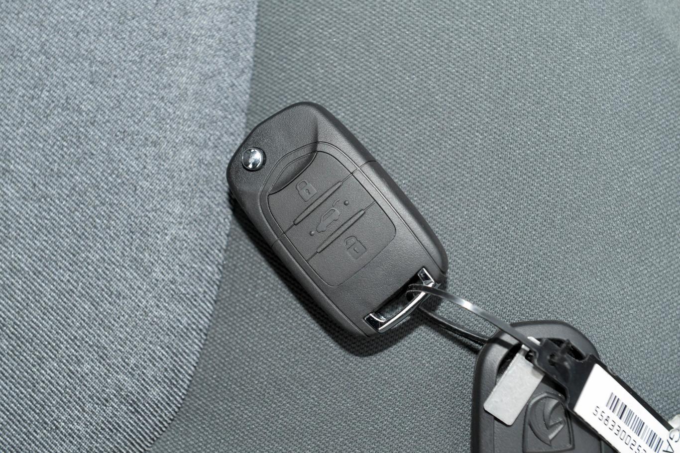 宝骏5301.5t 手动 舒适型 6座钥匙正面