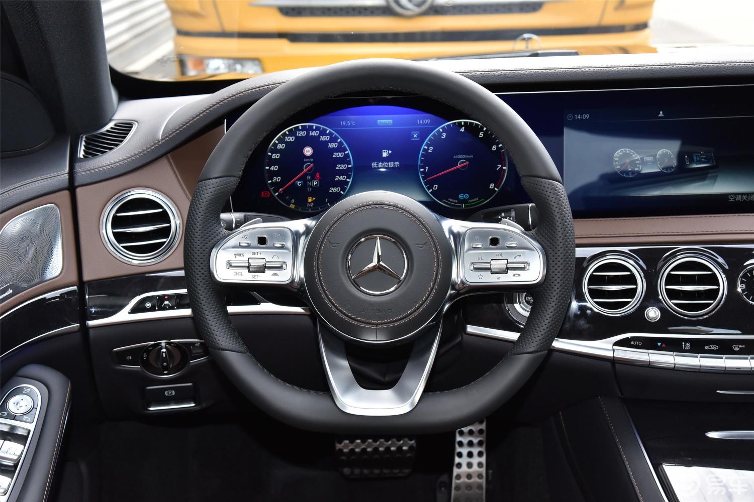 【奔驰s级2019款s 500 l 4matic 臻藏版方向盘汽车图片-汽车图片大全