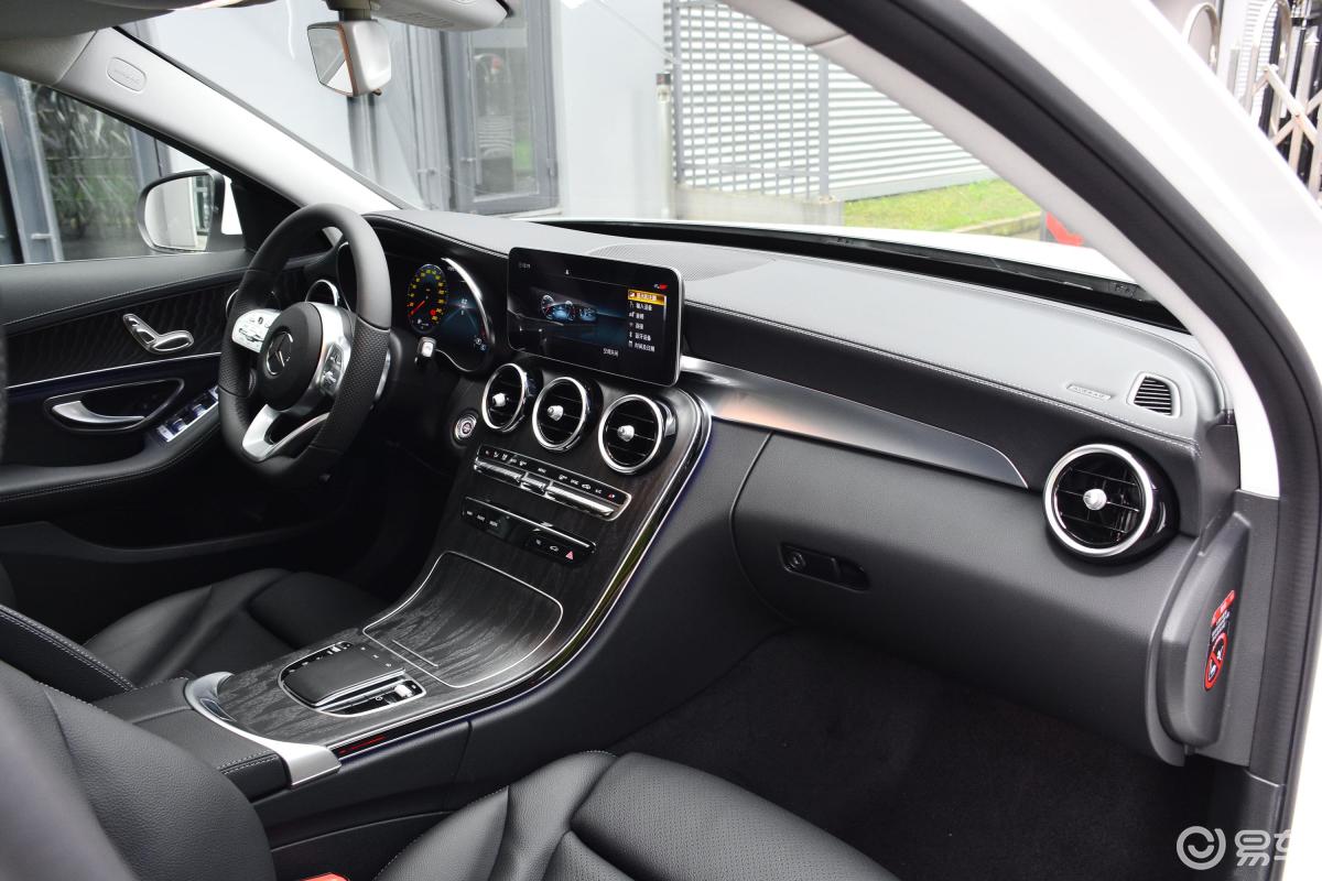 【奔驰c级2020款改款 c 200 l 时尚型运动版内饰全景副驾驶员方向汽车