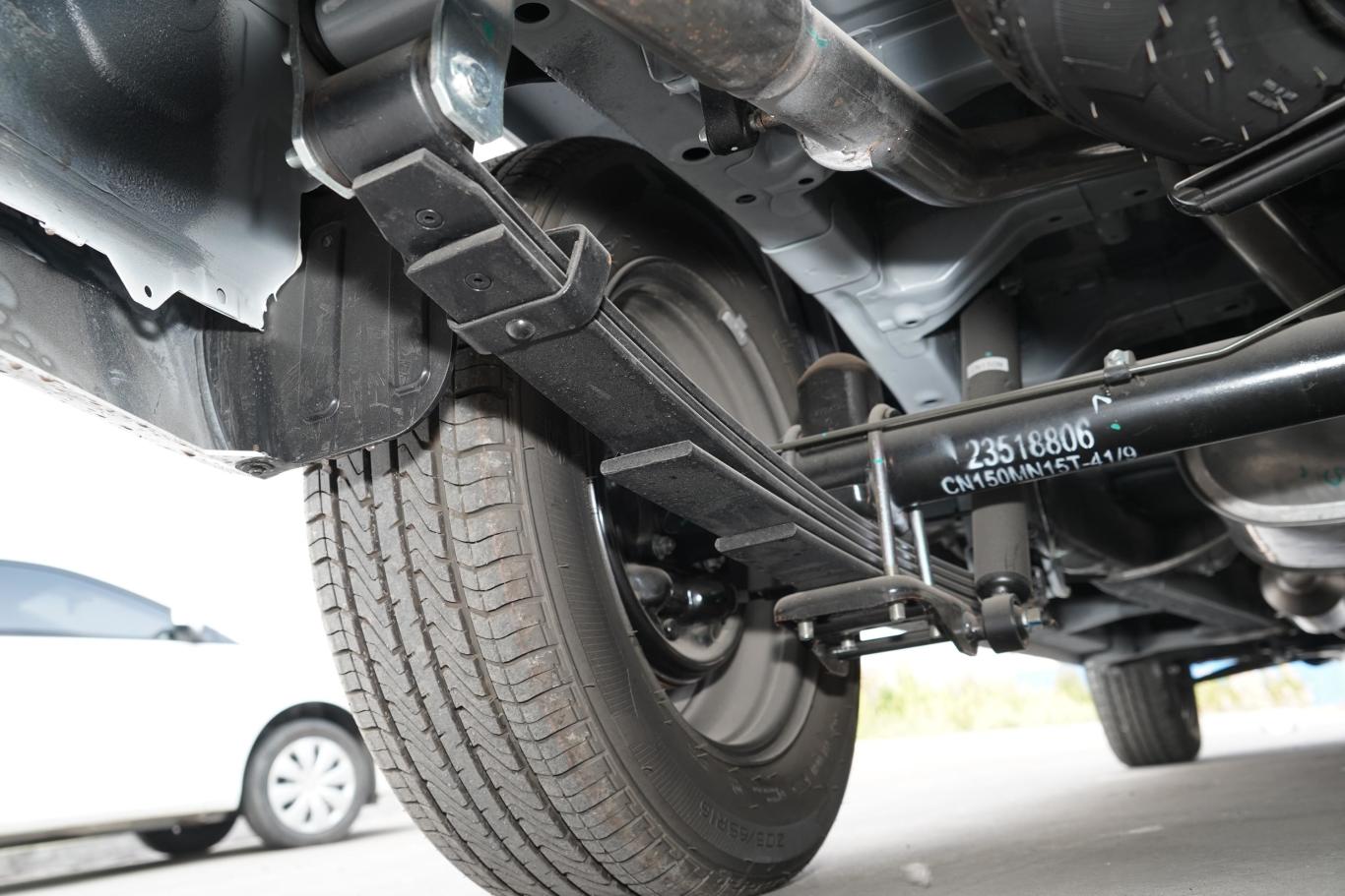 五菱宏光plus1.5t 手动 营运车 7座动力底盘