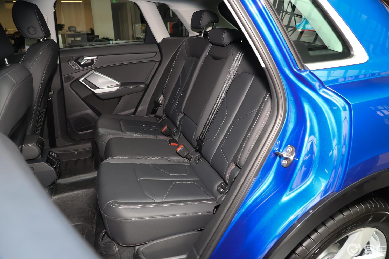 【奥迪q32020款35 tfsi 进取致雅型后排座椅汽车图片-汽车图片大全】