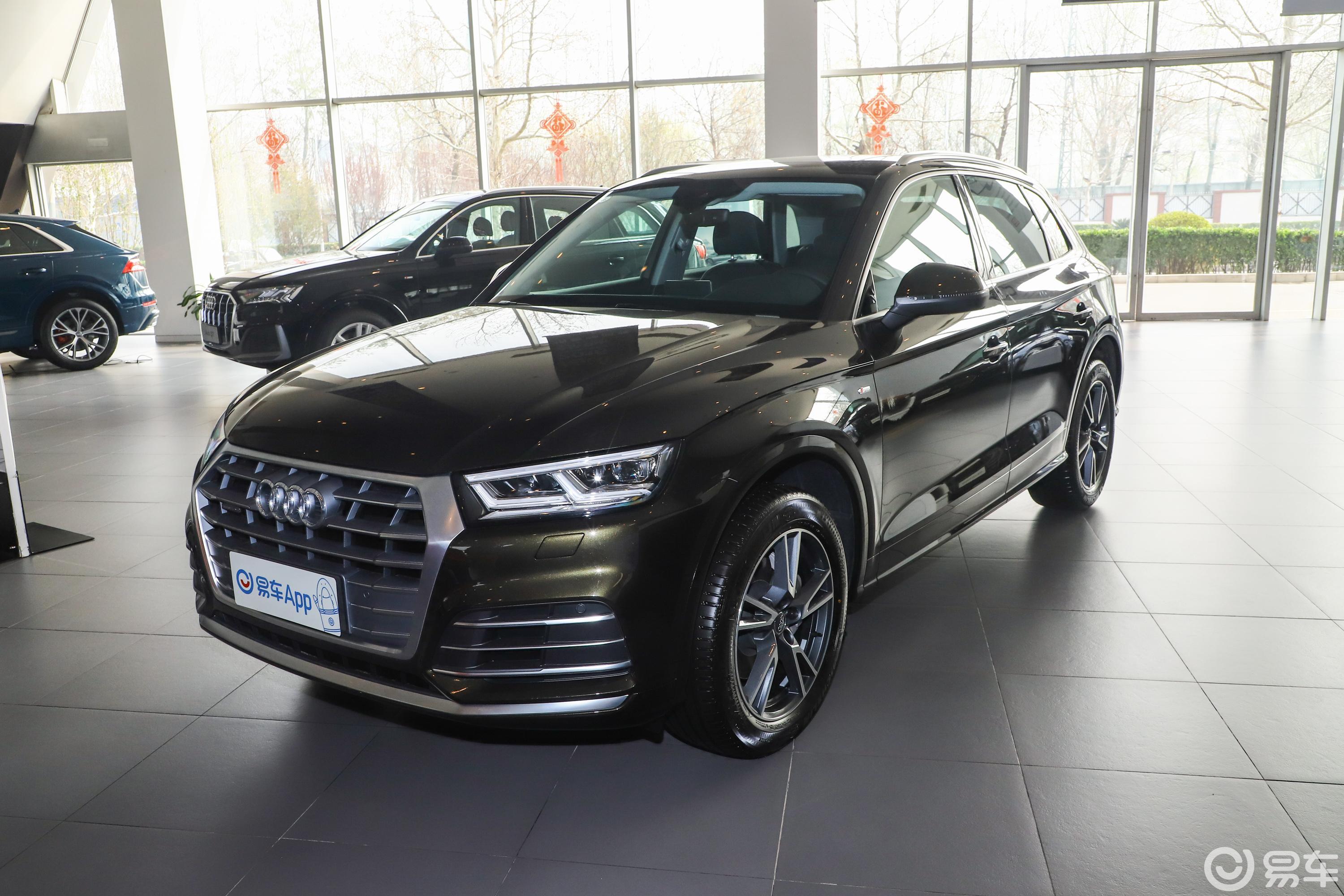 【奥迪q5l2020款40 tfsi 荣享时尚型侧前45度车头向左水平汽车图片