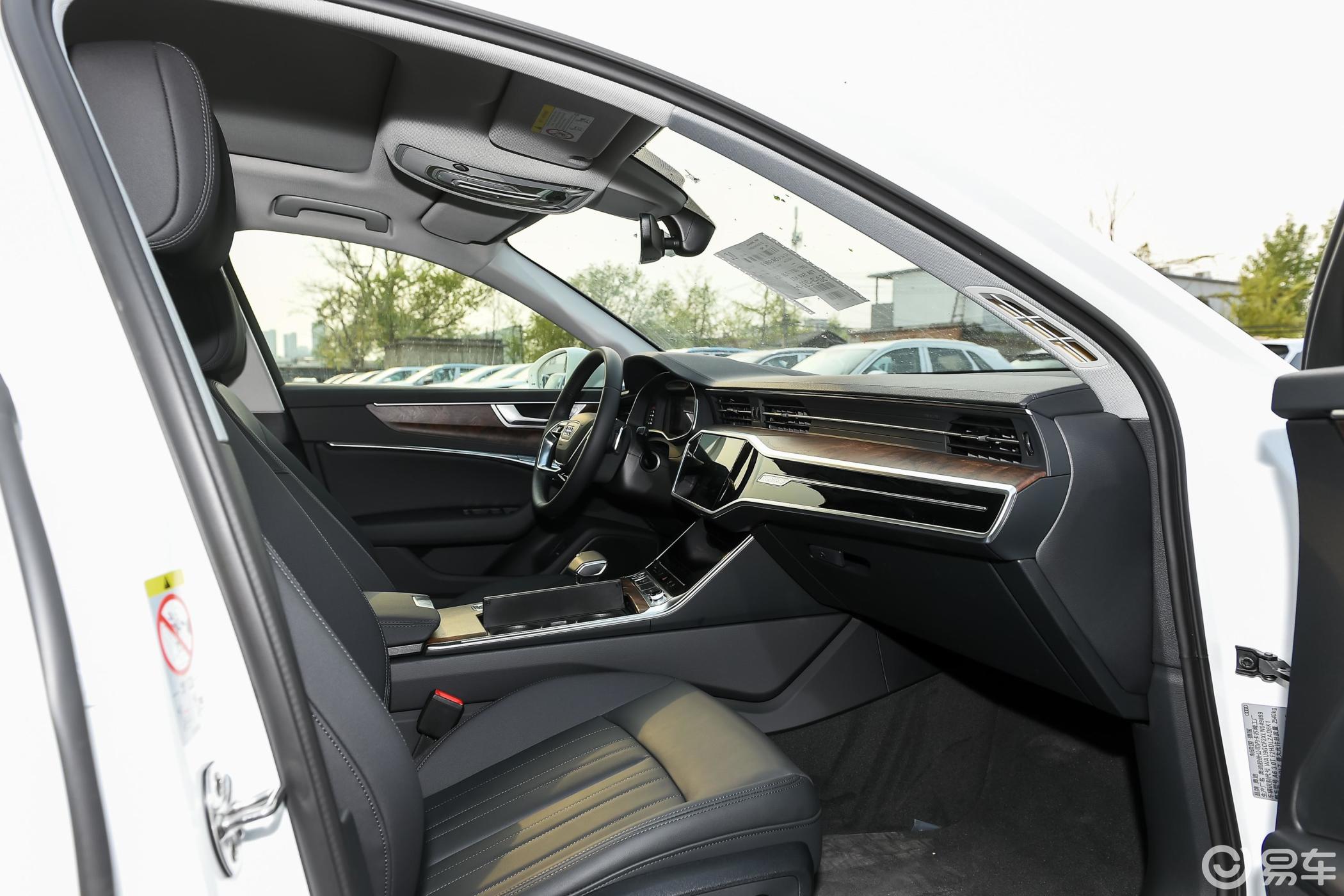 【奥迪a62020款allroad quattro 探索家 55 tfsi 尊享越野型内饰全景