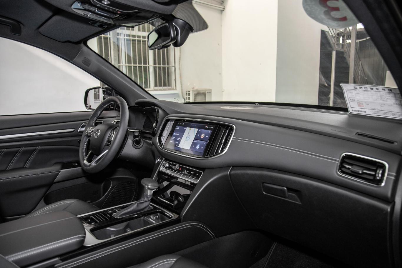 传祺gs8gs8s 390t 两驱 豪华智联版内饰