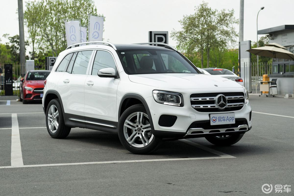 【奔驰glb2020款glb 180 动感型侧前45度车头向右水平汽车图片-汽车