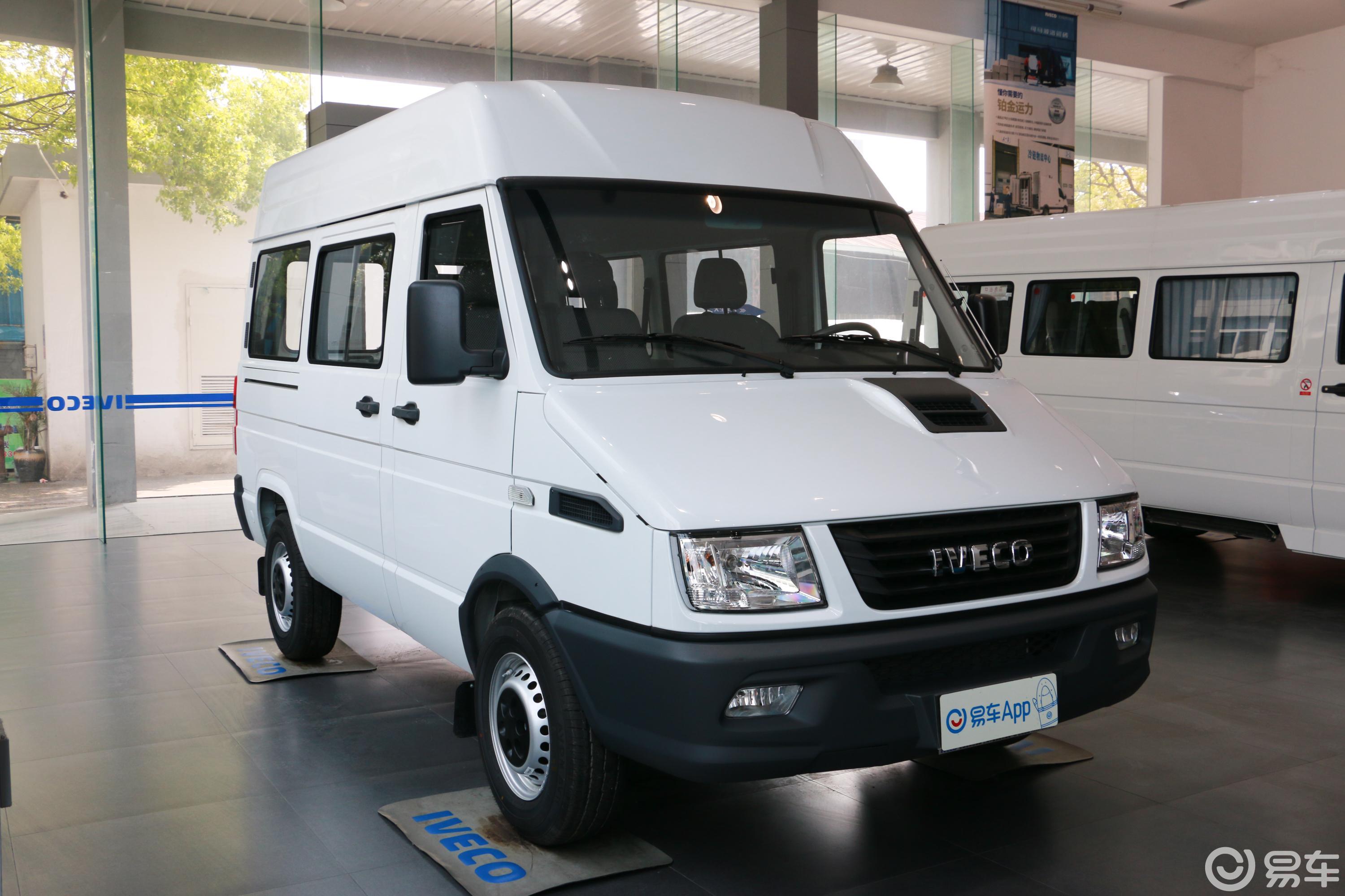 【依维柯得意2020款客车 a35 2.