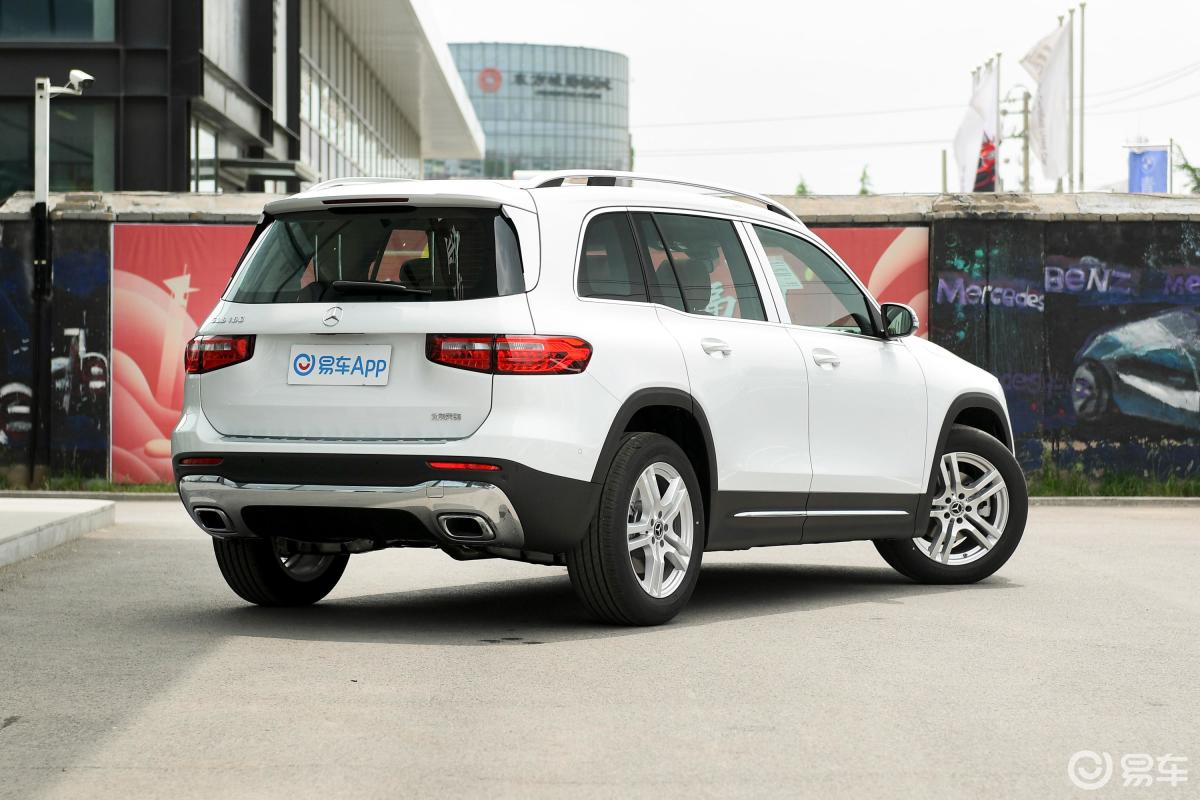 【奔驰glb2020款glb 180 时尚型侧后45度车头向右水平汽车图片-汽车