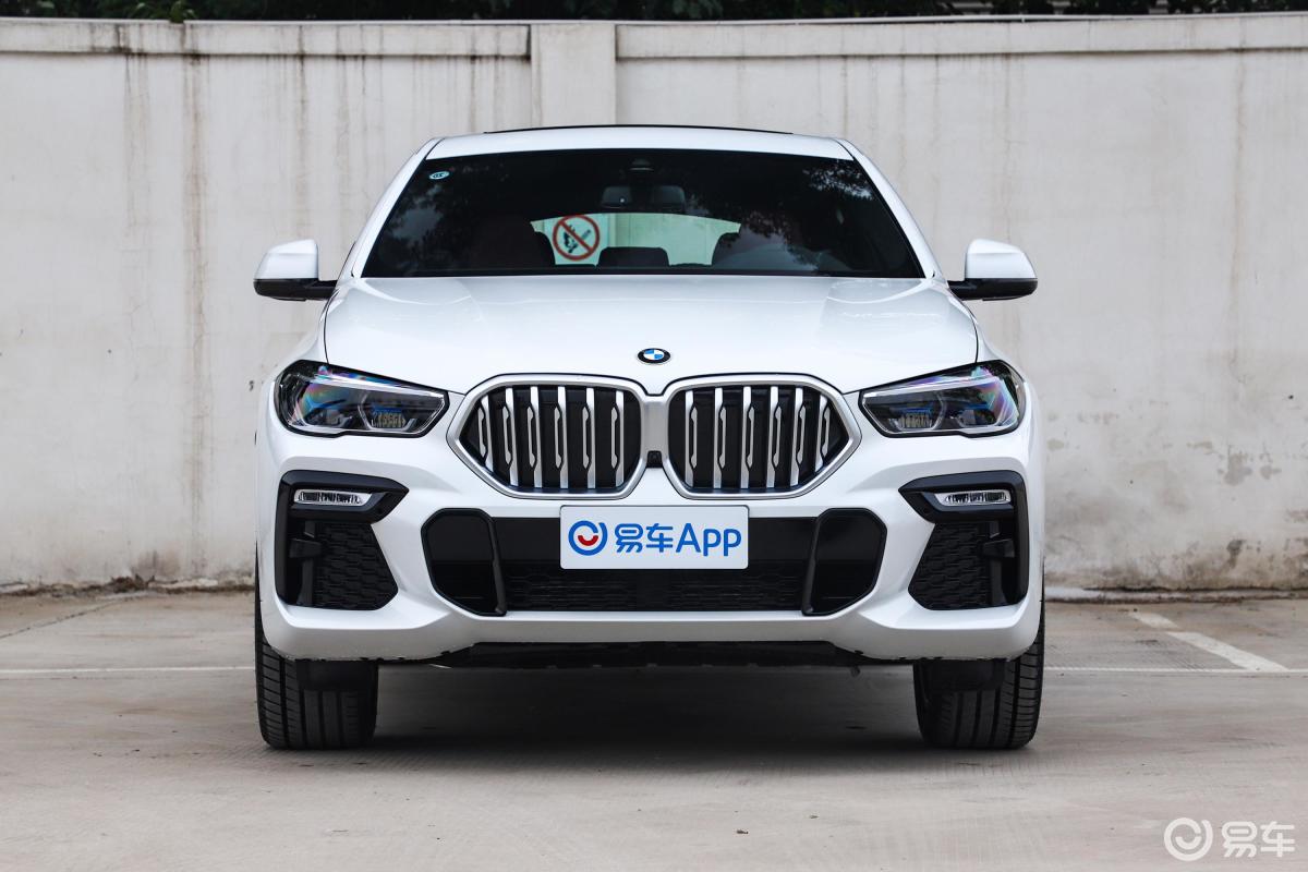 【宝马x62020款xdrive40i m运动套装侧前45度车头向右水平汽车图片