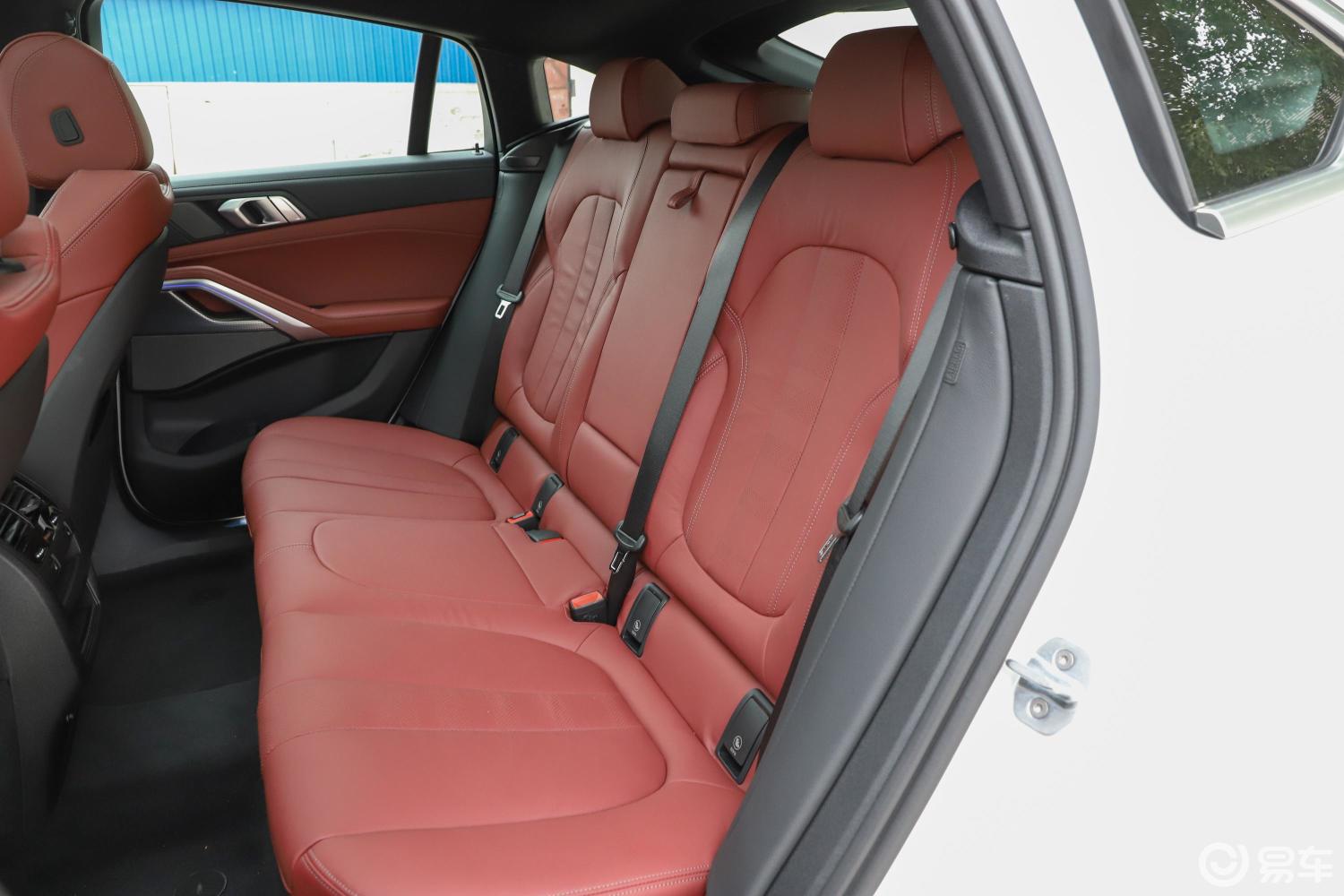 【宝马x62020款xdrive40i m运动套装后排座椅汽车图片-汽车图片大全】