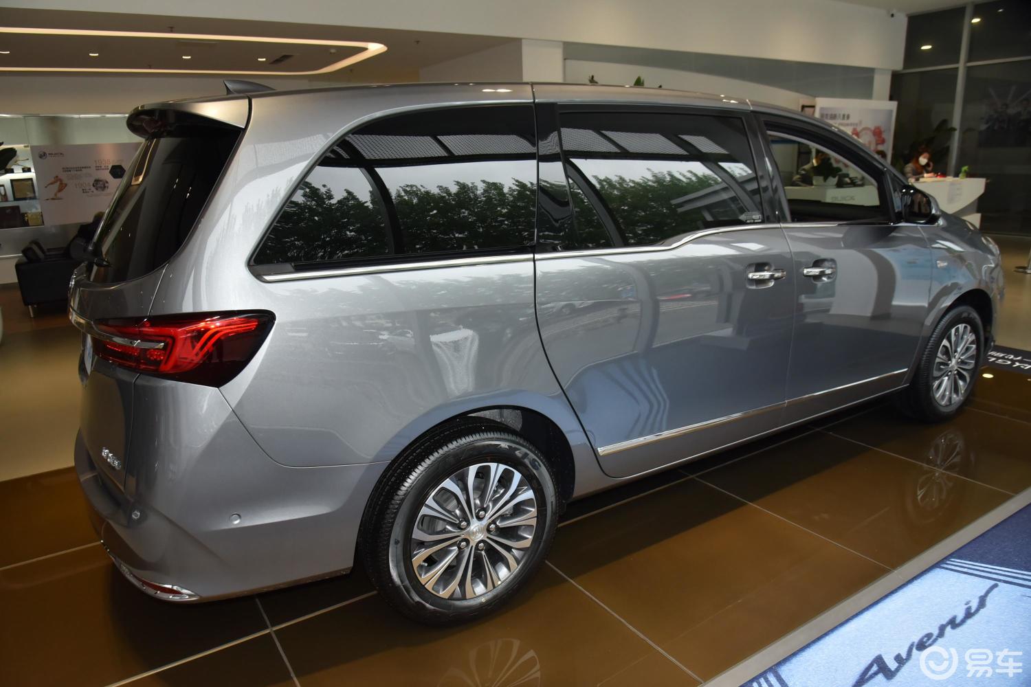 陆上公务舱 652t 尊贵型