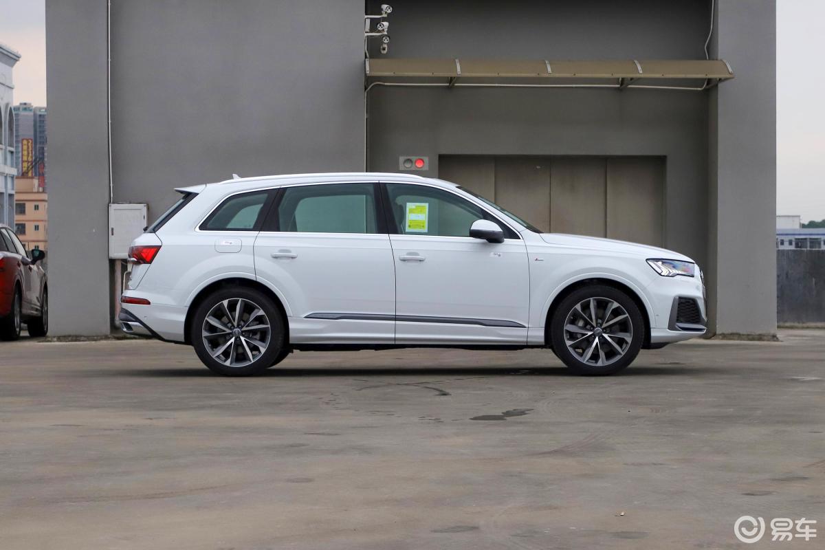 奥迪 奥迪q7  2020款  2022款  2021款  2020款  2019款  2018款
