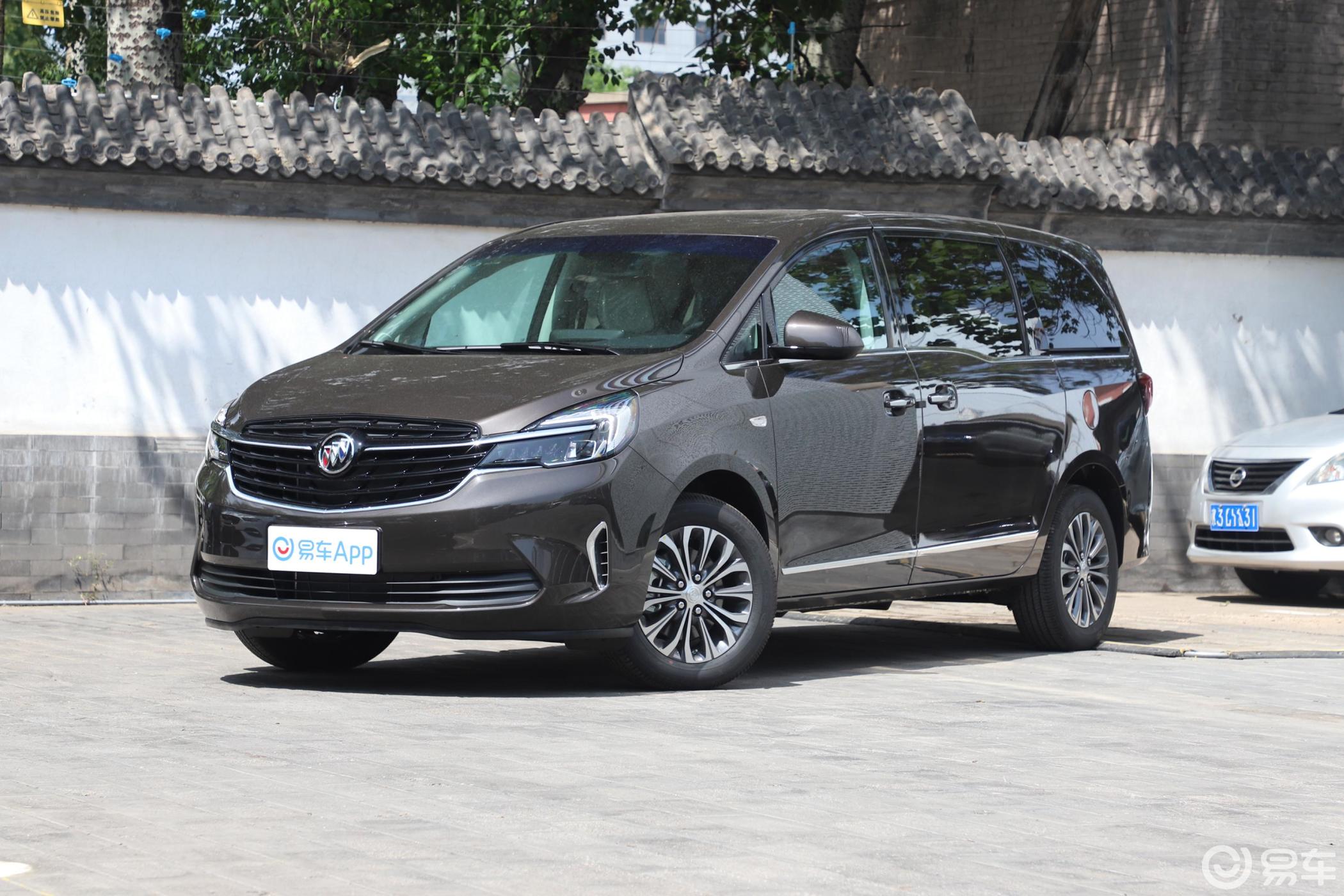 【别克gl82020款陆上公务舱 652t 豪华型侧前45度车头向左水平汽车