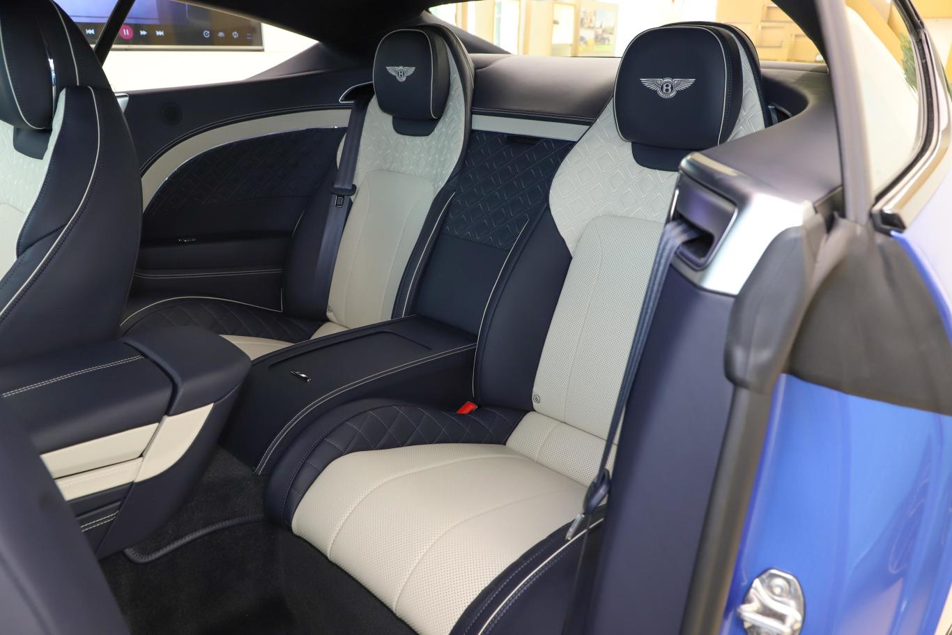 欧陆gt 4.0t v8后排座椅