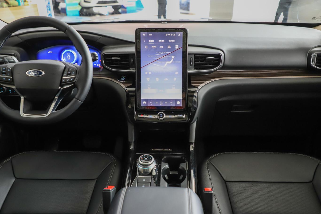 探险者ecoboost 285 四驱钛金版 6座中控台整体