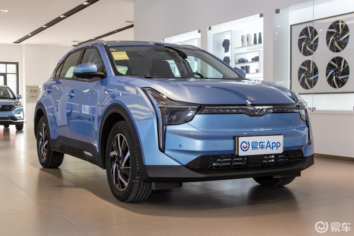 【哪吒u2020款400 u创侧前45度车头向右水平汽车图片-汽车图片大全】