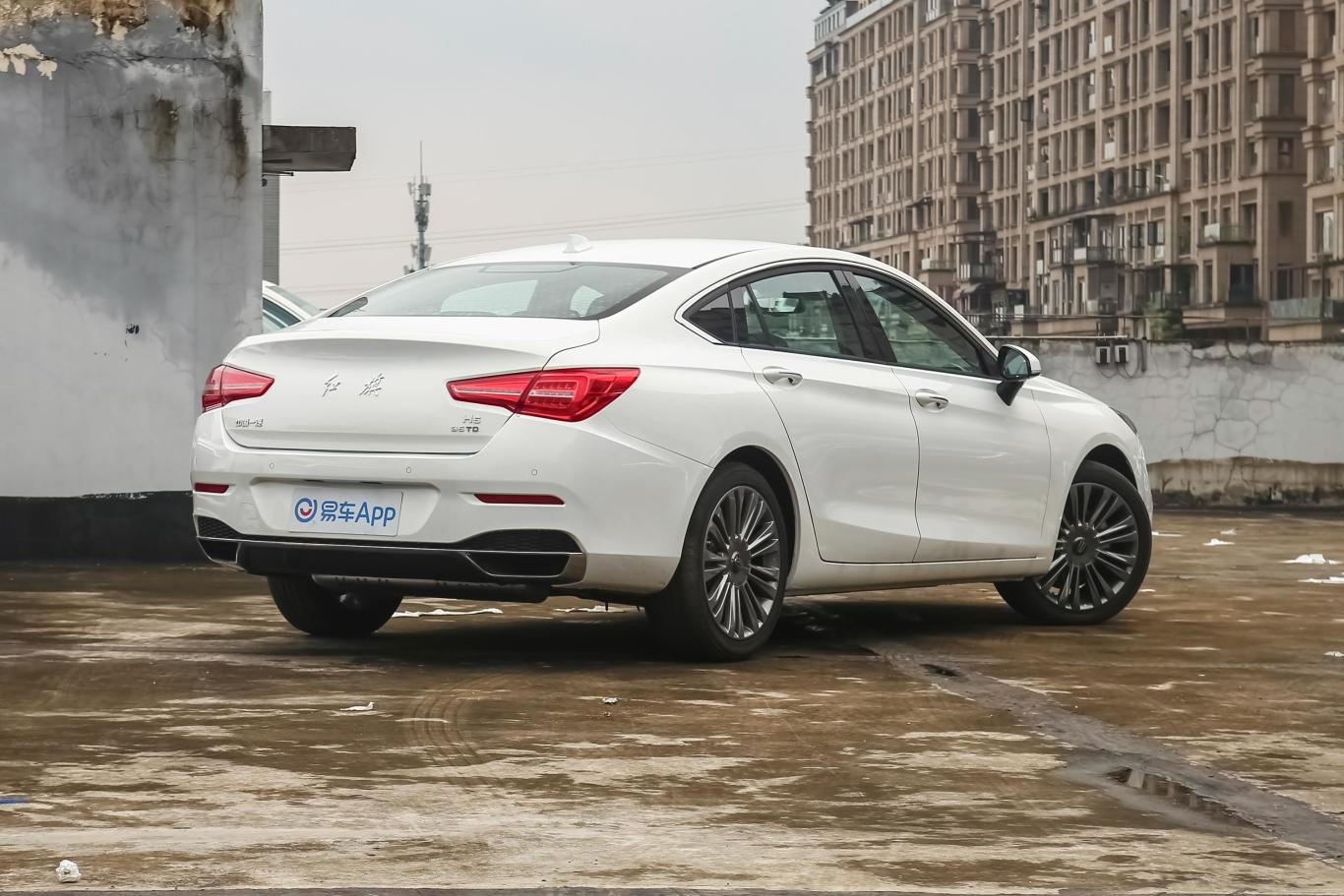 红旗h5经典1.8t 手自一体 智联旗韵版外观