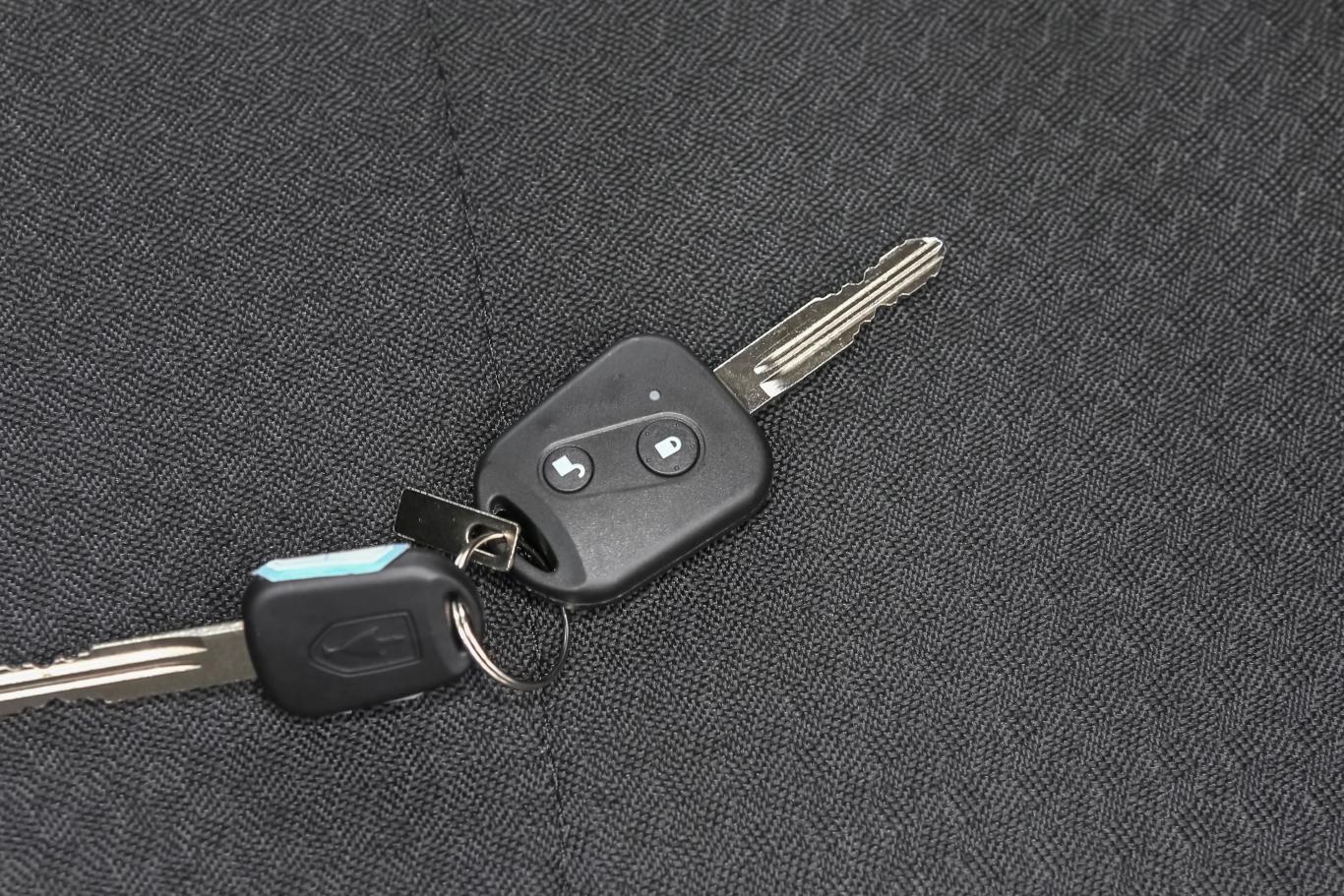 金杯t221.2l 手动 舒适版jkc1020s6l2钥匙正面