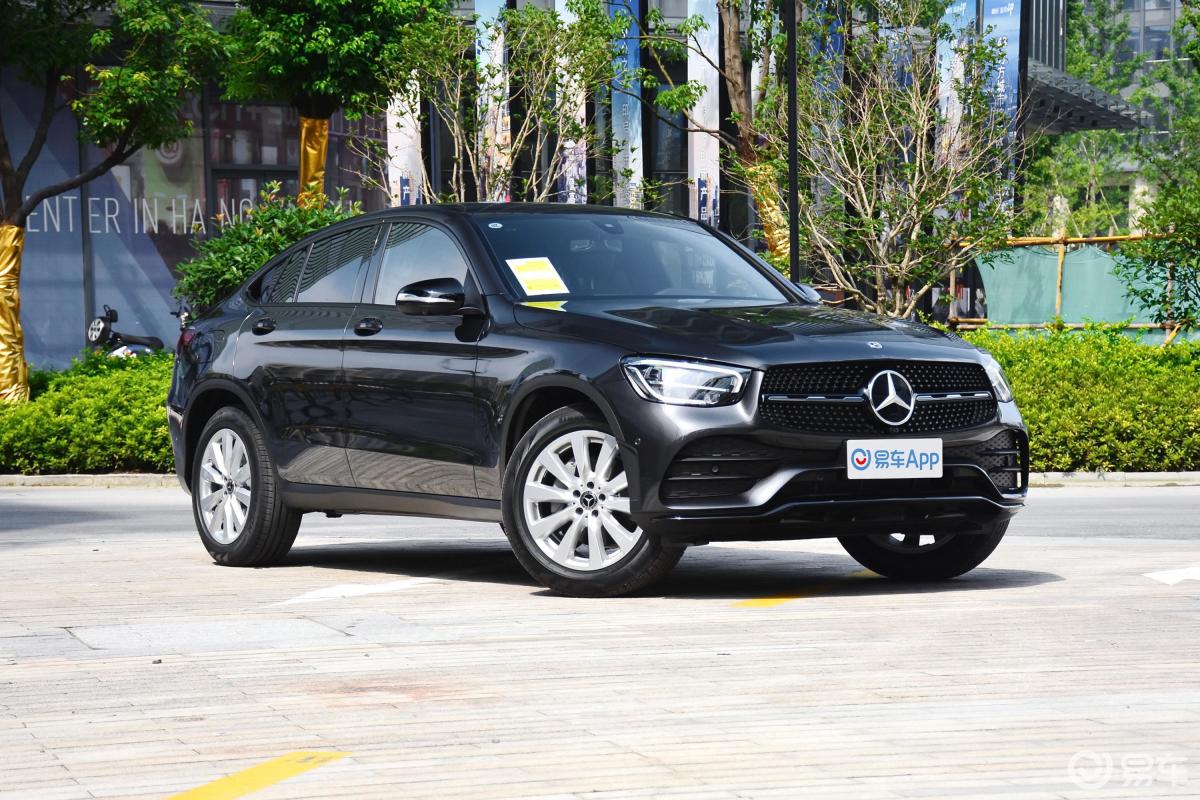 【奔驰glc轿跑2020款glc 260 4matic 轿跑suv侧前45度车头向右水平