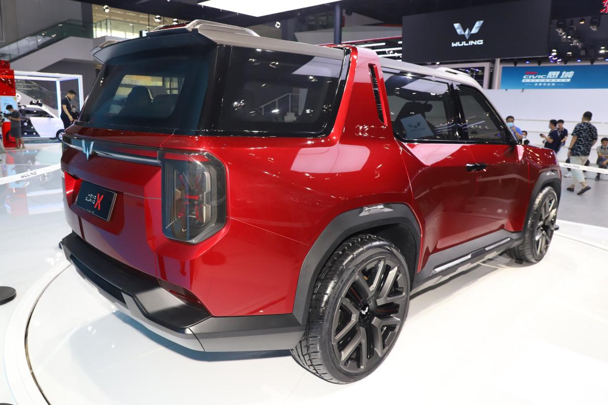 【宏光侠2020款顶配版侧后45度车头向右水平汽车图片-汽车图片大全】