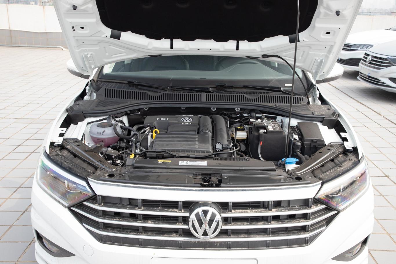 速腾200tsi 手动 舒适型 国v发动机舱整体