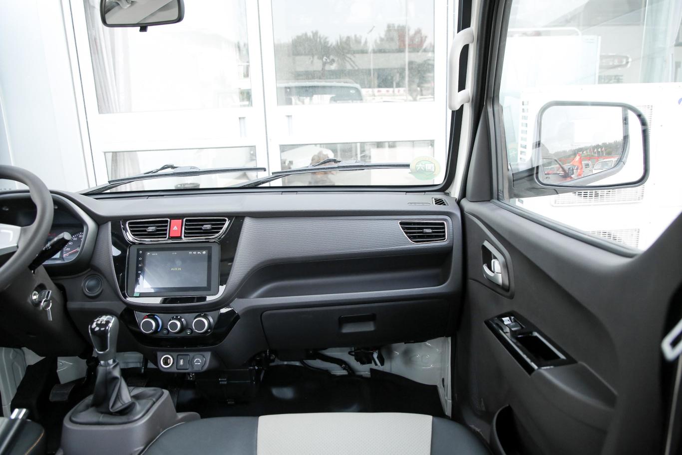 祥菱mm2 1.6l 手动 双排后双胎 1.9方 载货车副驾驶位区域